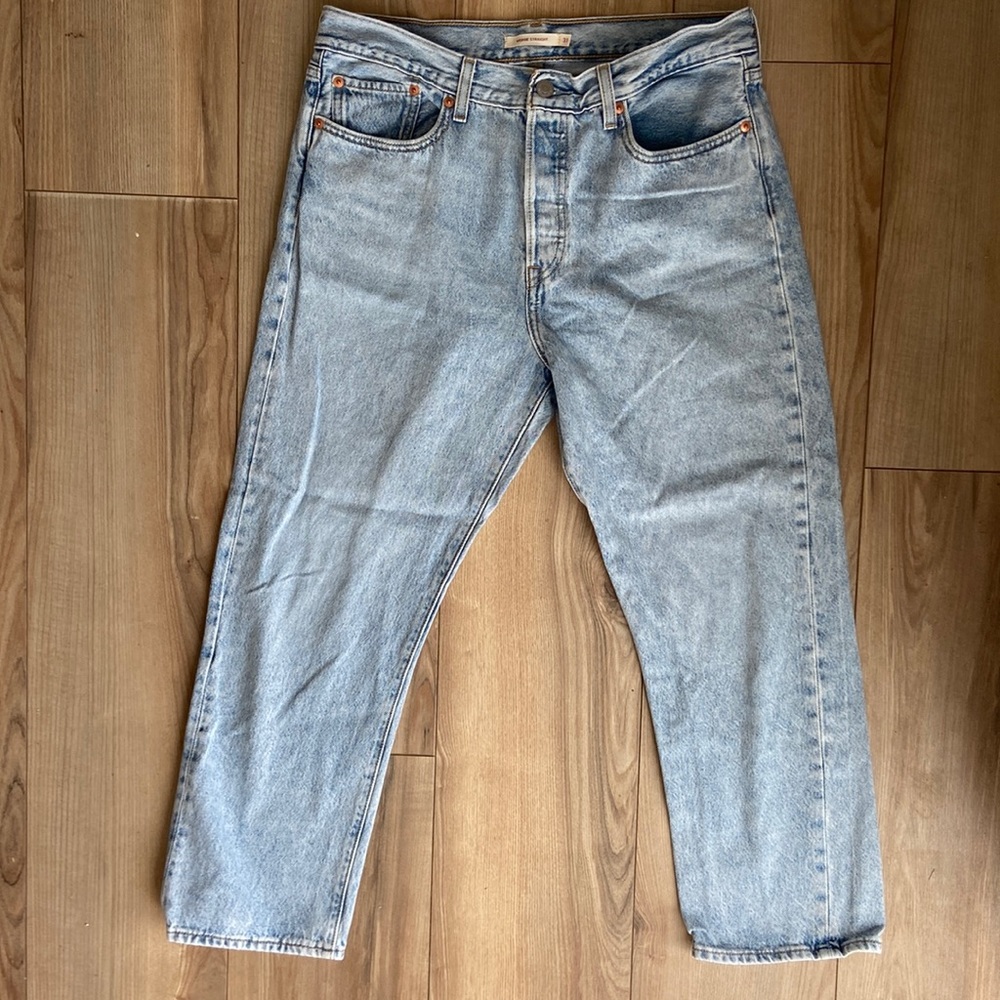 Levi’s Premium Denim Wedgie Straight Leg, Light Wash, size 31